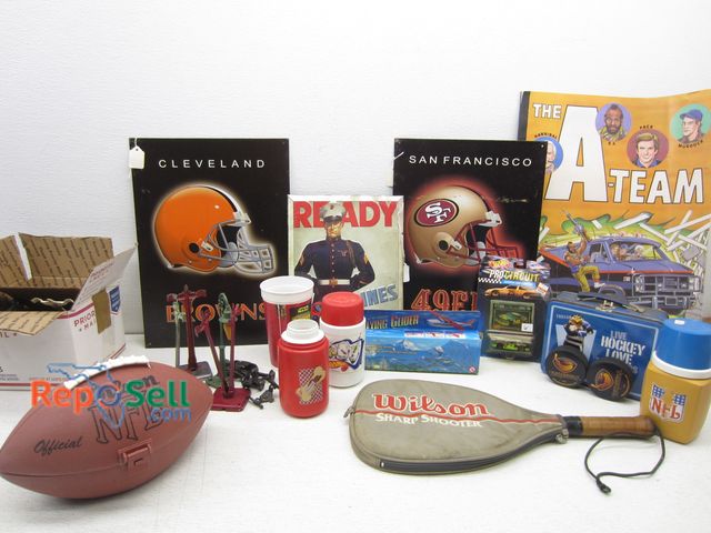 Lot 31-5061 - Lot of Collectibles
