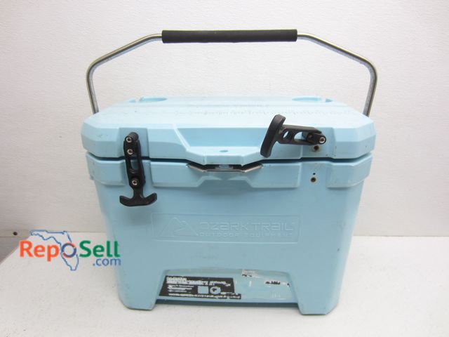 Lot 31-3193 - Ozark Trail 26 qt. Hard Cooler