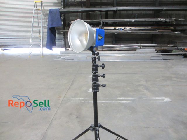 Lot 31-8340 - Digi Bee DB800 Work Light - Powers On