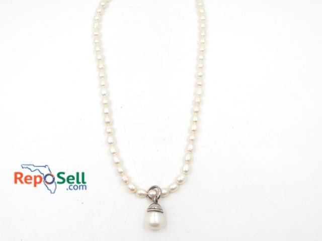 Lot 31-9028 - Pearl and Sterling 16" Necklace