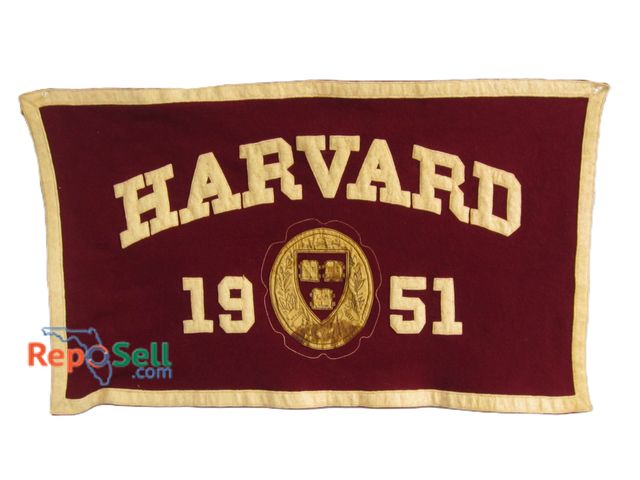 Lot 31-1128 - 1951 Harvard Felt Banner 26" W x 16" H