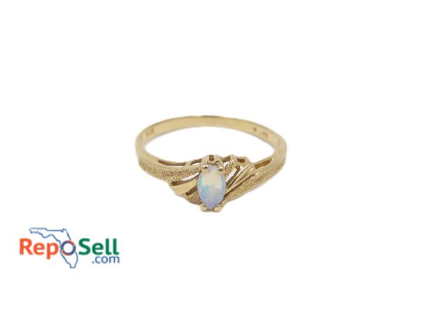 Lot 31-2001 - 14K Yellow Gold Opal Ring Size 5.5 - 1.55g total