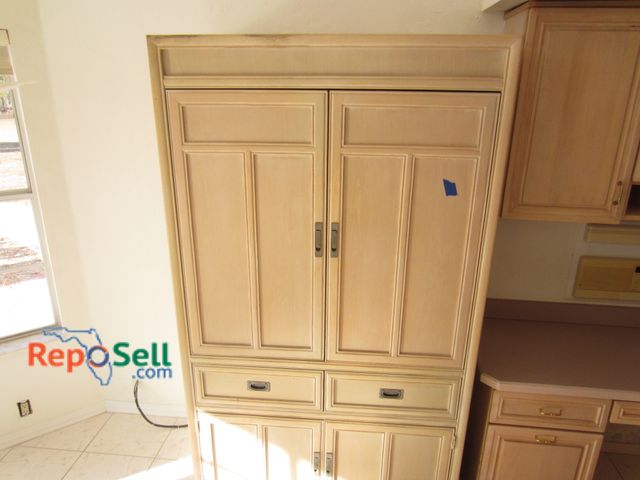 Lot 31-2129 - Stanley Furniture Entertainment Center w/Sony Stereo Equip - Buyer must remove