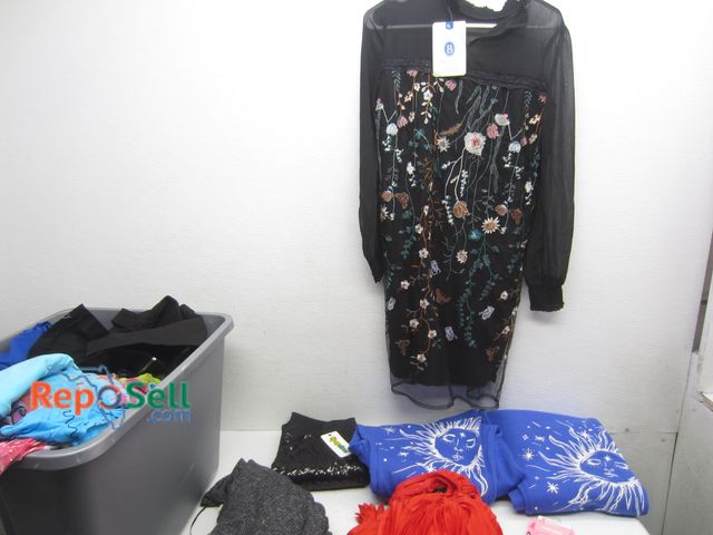 Lot 31-6453 - Womens Clothes w/Tags: Skirts, Tops, Dresses, etc. Various Sizes M-XXL. - 18gal Tote Included