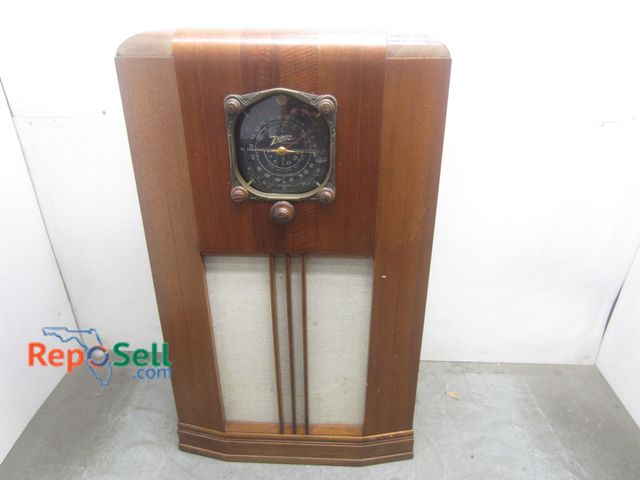 Lot 31-9204 - Zenith Radio #N316438 - Untested/Power Cord Needs Repair