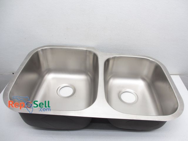 Lot 31-8058 - New Stainless 60/40 Sink 32"x8.5"x21"
