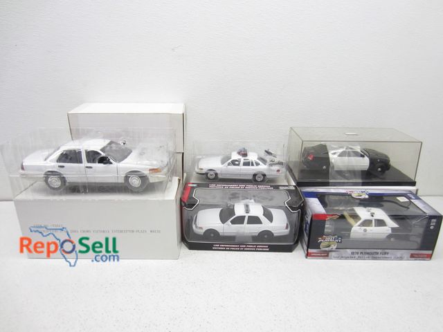 Lot 31-9514 - (8) Model Cars - Various Sizes &amp; Styles