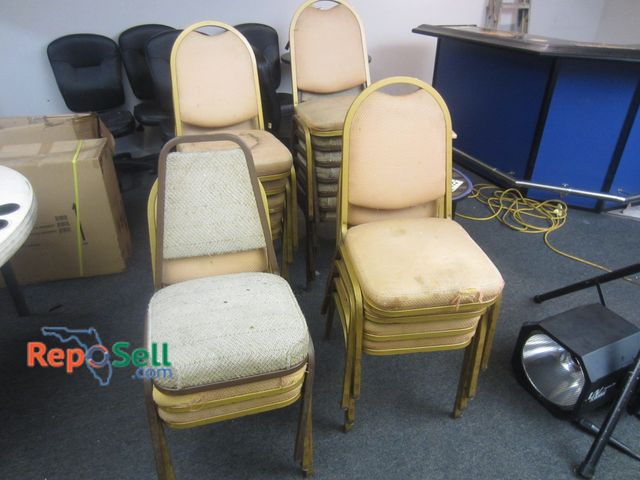Lot 31-2109 - (19) Cloth/Metal Chairs