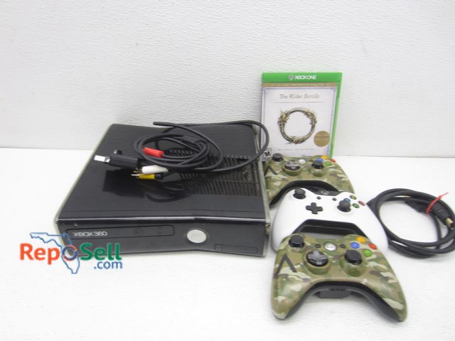 Lot 31-8110 - Xbox 360 w/(3) Controllers &amp; Game - Powers On