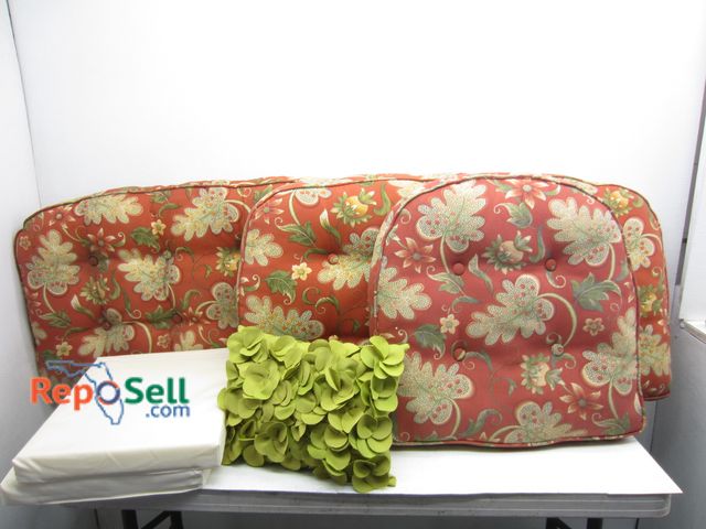 Lot 31-5347 - Lot Of Assorted Outdoor Cushions