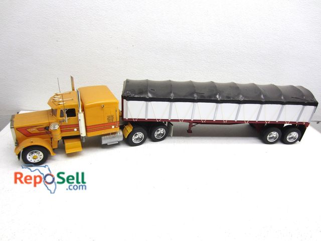 Lot 31-9239 - Peter Built Tractor with Covered Trailer 38" L