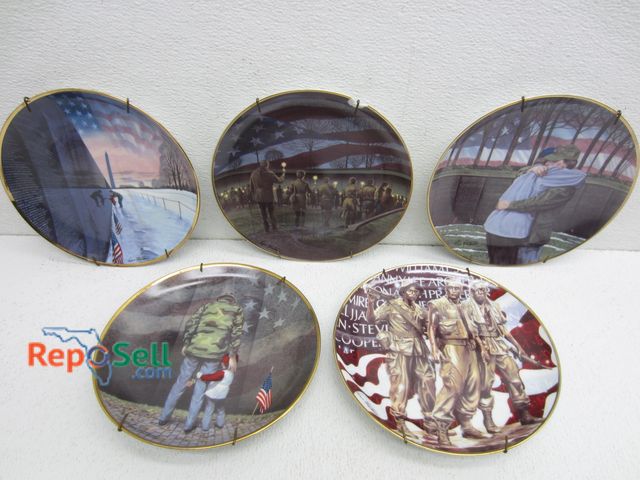 Lot 31-5339 - Vintage Collectible Plates: Franklin Mint Vietnam Porcelain