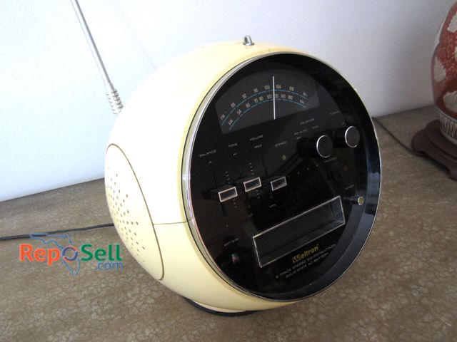 Lot 31-9122 - Weltron Model 2001 8-Track Stereo AM/FM Player With Solid State AC/Battery Capability - Power On