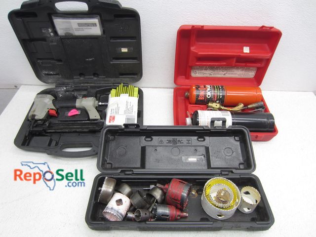 Lot 31-6267 - Tool Lot: Hole Saw Blades, Porter Cable Staple Gun, Benzomatic