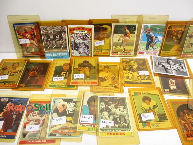 Lot 31-5030 - (23) Vintage Carded Sports Collectible Cards: Buc Blasters, 1981 Pete Rose, 1972 Hank Aaron, Staubac...