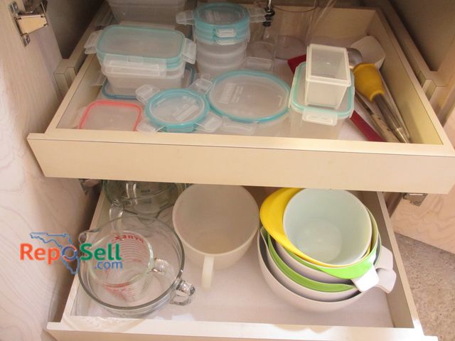 Lot 31-1180 - Contents Of Cupboard: Snapware Containers, Large Amount Of Measuring Cups, Mixing Bowls etc