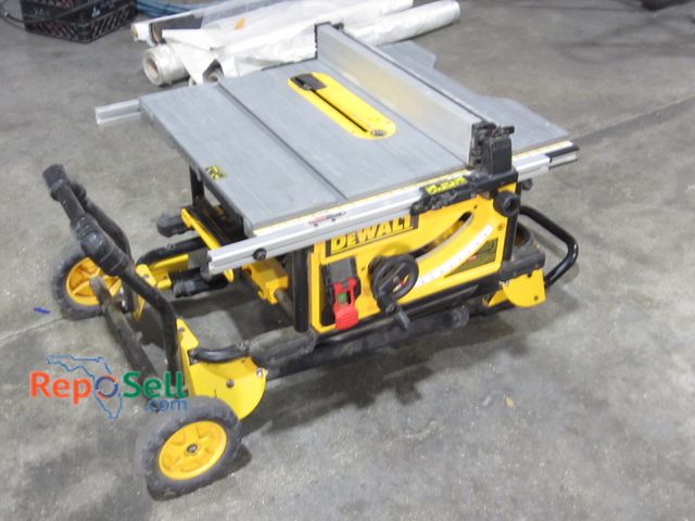 Lot 31-8014 - Dewalt Portable 10" Table Saw Powers On - #DWE7491