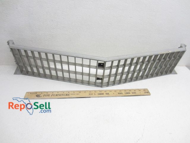 Lot 31-9484 - Vintage 1970s Chevy Impala/Caprice OEM grill