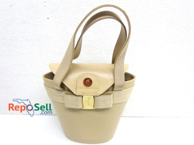 Lot 31-2482 - Designer Bucket Purse Salvatore Ferragamo - Per Consigner, No COA
