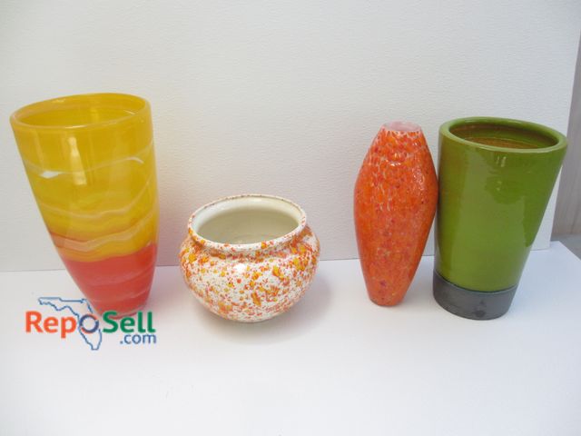 Lot 31-1349 - (2) Glass &amp; (2) Ceramic Flower Pots