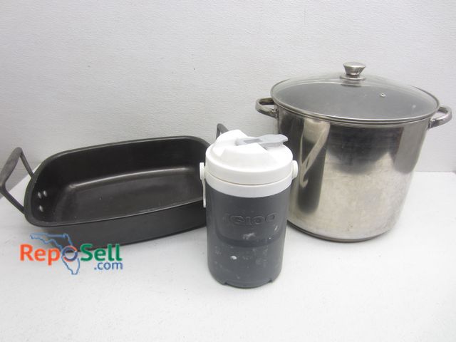 Lot 31-7154 - Igloo Thermos, Baking Dish &amp; Stainless Steel Pot w/Lid 11"H