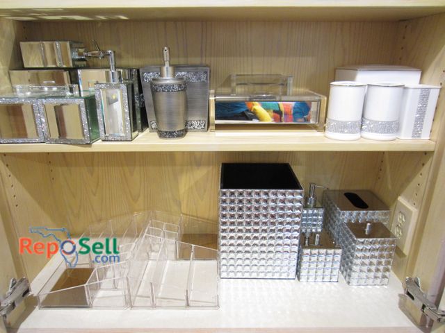 Lot 31-1206 - Various Styles of Bathroom Organizer Sets
