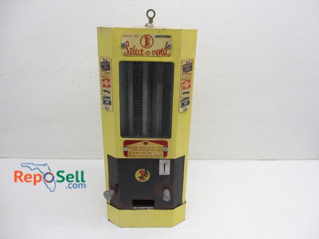 Lot 31-8065 - Candy Machine 1-Cent - w/Key