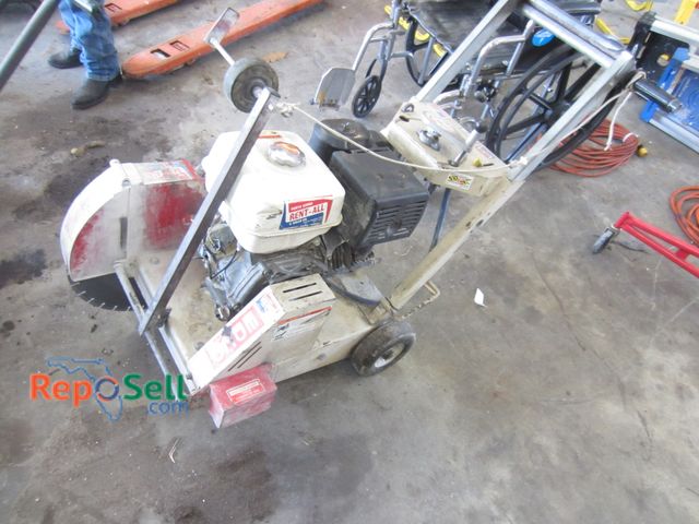 Lot 31-1036 - Honda GX890 gas walk behind saw - Powers on.