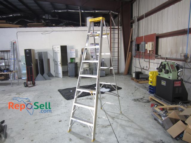 Lot 31-8043 - Werner 8' Aluminum A Frame Ladder