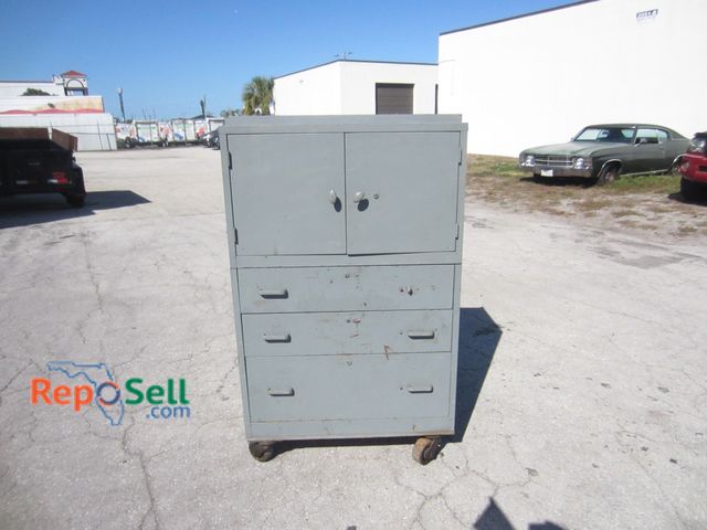 Lot 31-5348 - Rolling Toolbox With A Cabinet And (3) Drawers, Middle Drawer Is Stuck, 34.5"x21"x57.5"