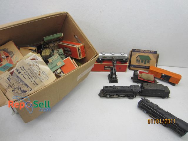 Lot 31-5154 - Lionel O Gauge Train Pieces, Boxes, 2 Engines - 1666 &amp; 6810 + 1 Tender
