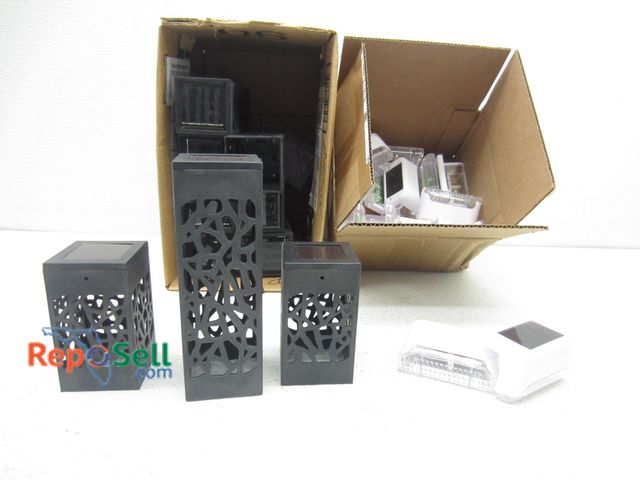 Lot 31-9444 - Lot Of New LED Solar Lights: (10) Black And (16) White Corner Lights