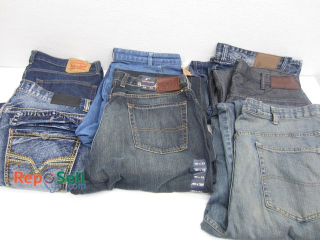 Lot 31-3261 - (7) Pairs of Mens Jeans - Various Sizes &amp; Brands, Some New w/Tags: Levis, Lucky Brand, Sean John...