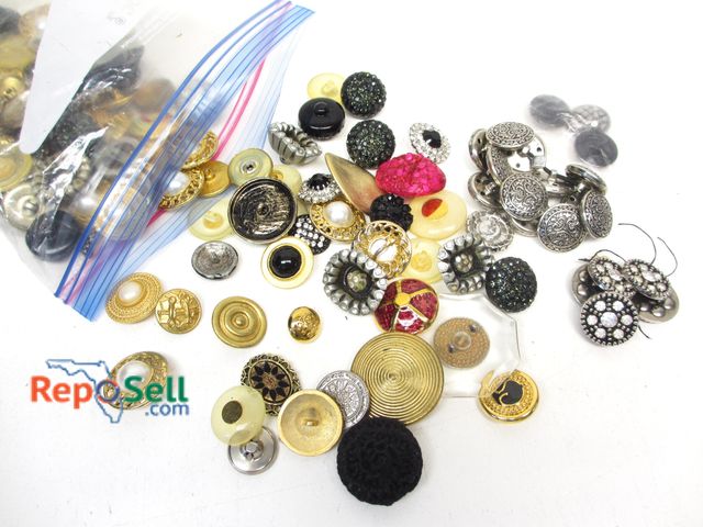 Lot 31-3031 - Collectible Button Lot