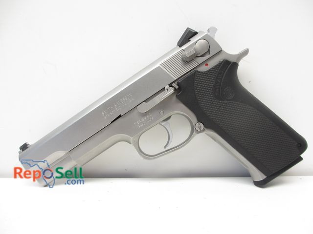 Lot 31-6034 - Used/Preowned Smith &amp; Wesson 1006 10mm Semi-Auto Pistol Smith &amp; Wesson Model 1006 10mm Pisto...