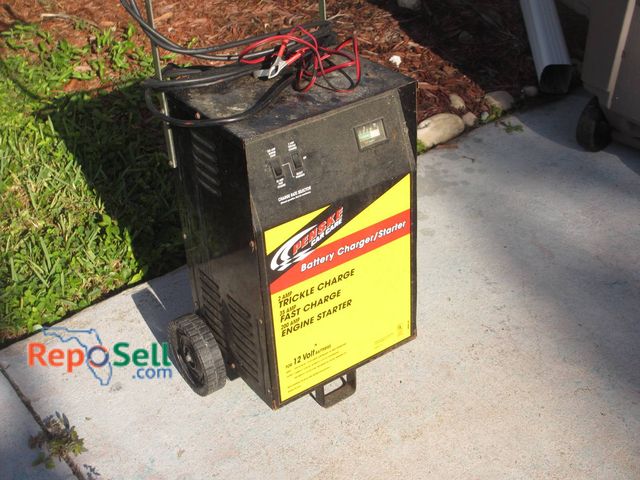 Lot 31-8577 - Penske Car Care Battery Charger/Starter 12V 2/35/200 Amp Model PM-2352 - Powers On