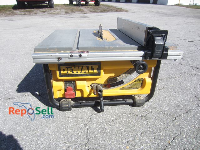 Lot 31-5195 - DeWalt 10" Table Saw #DW745 - Power On