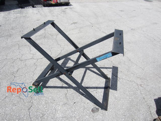 Lot 31-9510 - Folding Saw Stand