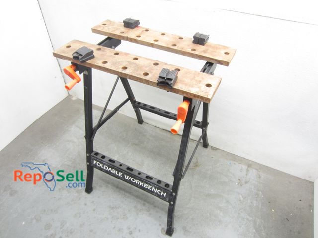Lot 31-1036 - Foldable Workbench