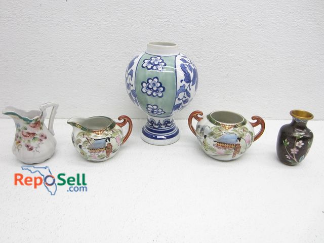 Lot 31-2298 - (5) Piece Assortment of Oriental Porcelain, Sugar Bowl, Creamer, Vase, Etc.