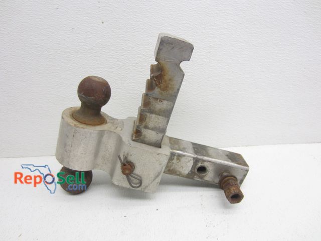 Lot 31-8395 - Heavy Duty Class 3 Trailer Hitch