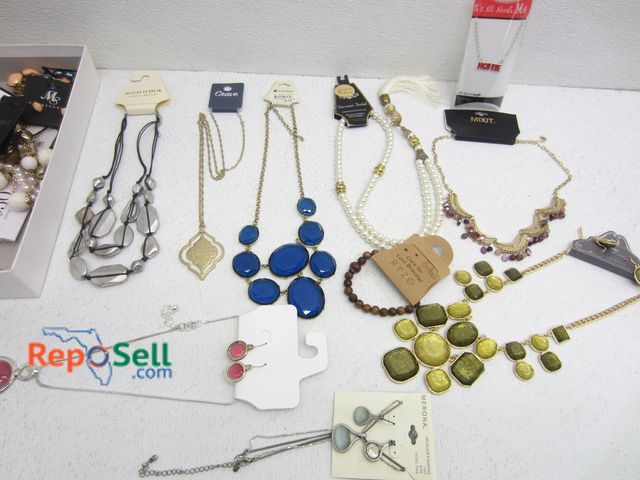 Lot 31-7312 - Lot Of New Jewelry On Cards: Sonoma, Crave, Merona etc
