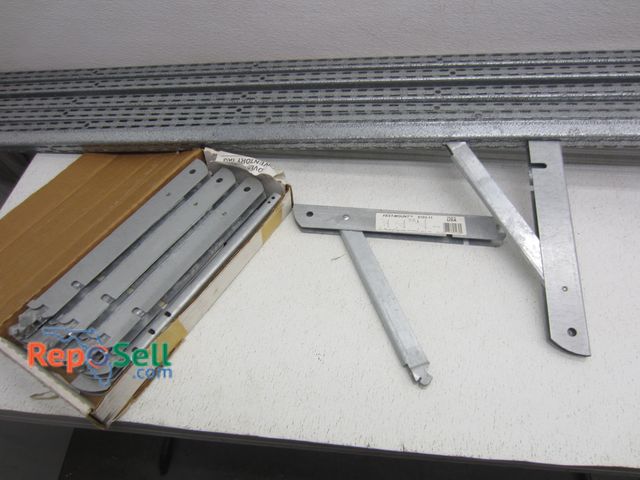 Lot 31-6128 - (6) 6' Wall Brackets And Box Of Fast Mount Support Brackets