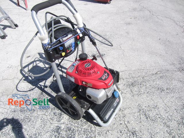 Lot 31-6102 - Homelite 2700psi 2.3gpm Pressure Washer w/Wand &amp; Hose - Has Compression