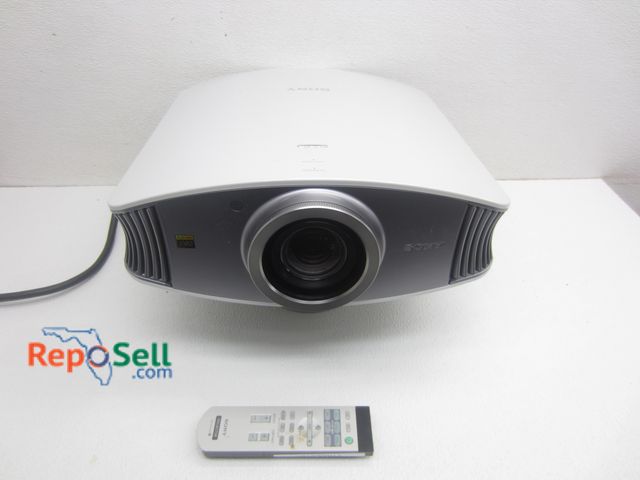 Lot 31-9236 - Sony Screen Projector w/Remote ZPL-VW50 - Powers On
