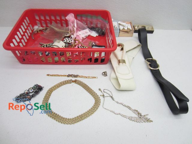 Lot 31-6313 - Costume Jewelry