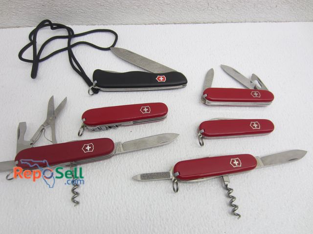 Lot 31-9077 - (6) Victorinox Pocket Knives