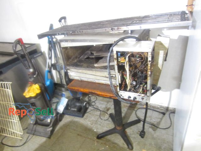 Lot 31-2075 - Lincoln Pizza Oven w/Wood Top Table #1302 - BUYER MUST REMOVE/BRING LABOR