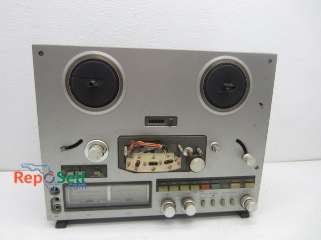 Lot 31-6076 - TEAC X-300R Bi-Directional Play 3 Motor/3 Head Reel-to-Reel - Powers On