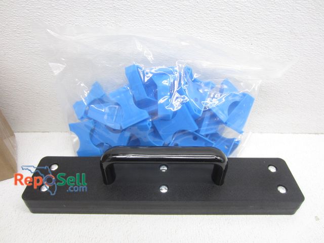 Lot 31-4261 - New Laminate Flooring Kit